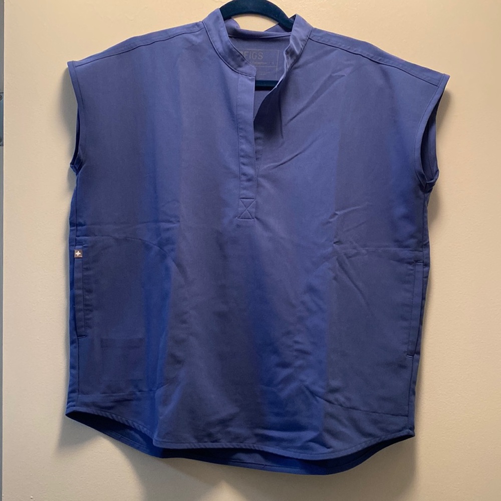 Womens Figs Rafaela oversized scrub top, small denim blue